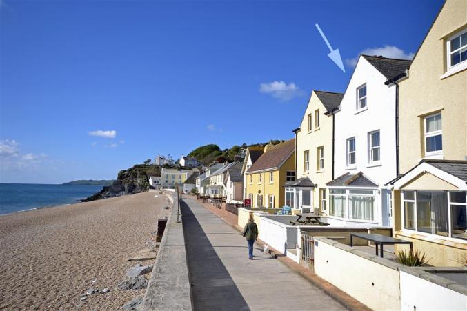 Torcross cottage on the beachfront with pets welcome