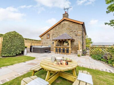Prestatyn detached cottage that sleeps 8