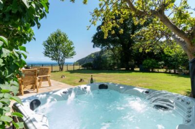 Llanbedrog hot tub cottage sleeping 8