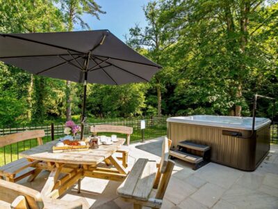 Llanfairtalhaiarn lodge