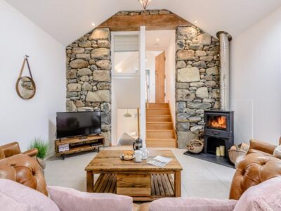 Idyllic Llwyngwril cottage