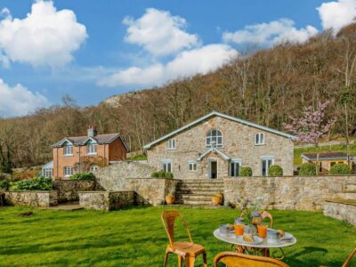 Llanddulas luxury holiday cottage sleeps 12