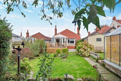 Rhos-on-Sea detached bungalow for four
