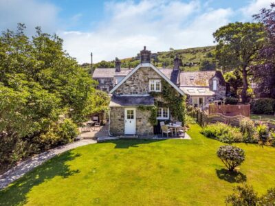 Gwynedd two bed dog friendly cottage