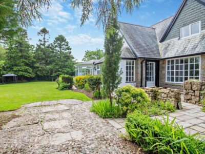 Anglesey luxury four bedroom hot tub lodge