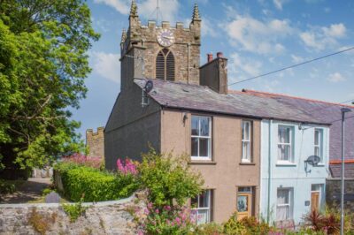 Beaumaris cottage with two pets welcome
