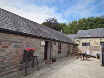 Newborough vineyard cottage
