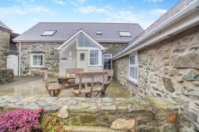 Penrhyn shore cottage