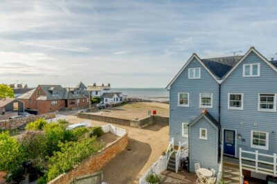 Whitstable coastal cottage sleeps 7
