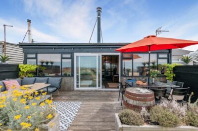 Seasalter dog friendly beachfront chalet