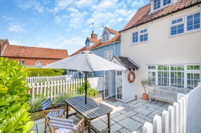 Wells-next-the-Sea family friendly sleeps 7