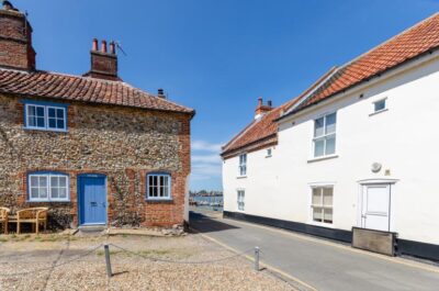 Wells-next-the-Sea dog friendly sleeps 4