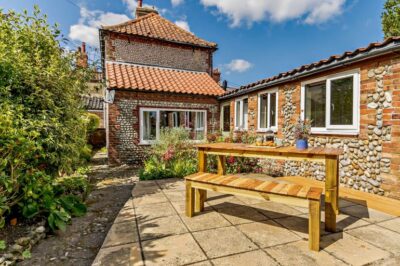 Blakeney self-catering cottage sleeps 6