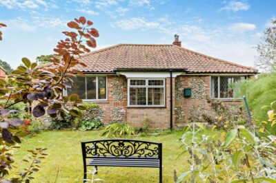 Blakeney cottage by the sea sleeps 4