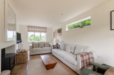 Salthouse coastal cottage sleeps 10