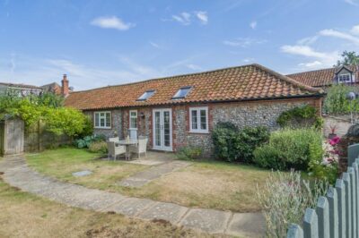 Kelling self-catering cottage sleeps 4