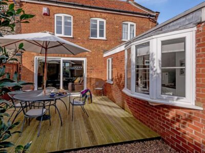Weybourne beach holiday home sleeps 4
