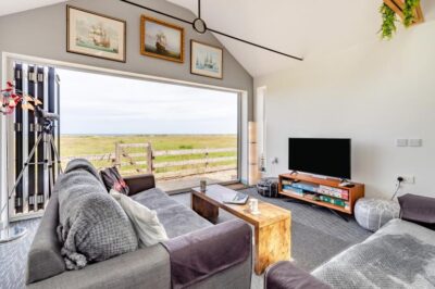 Walcott-on-Sea coastal cottage sleeps 4