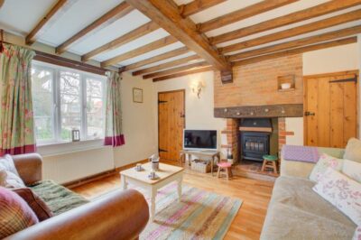 Happisburgh seaside cottage sleeps 5