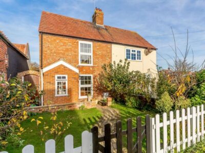 Winterton-on-Sea coastal cottage sleeps 4