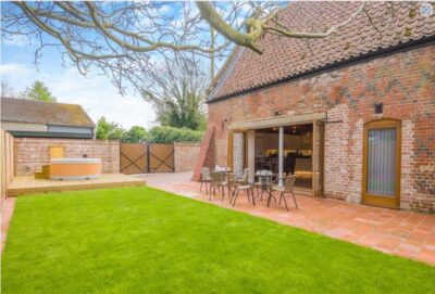 Great Yarmouth barn conversion sleeps 4
