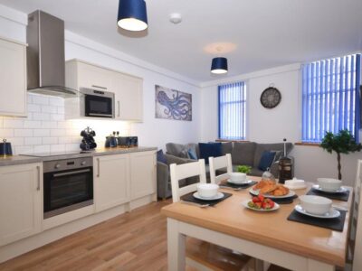 Central Brixham apartment sleeps 4