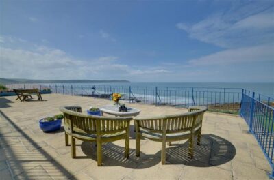 Woolacombe seafront apartment sleeps 6