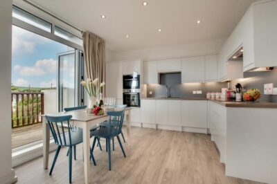 Croyde beachside apartment with parking