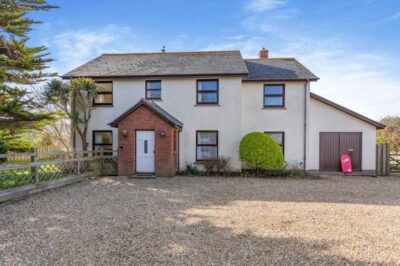 Croyde hot tub cottage sleeps 12