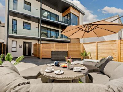 Westward Ho impressive apartment sleeps 12