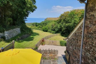 Crackington Haven stone cottage sleeps 4