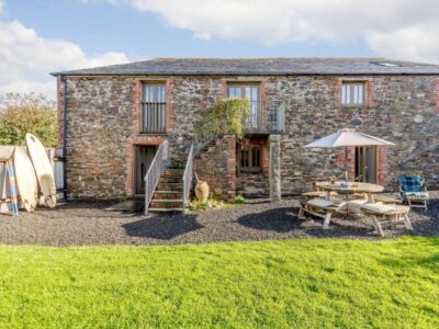 Crackington Haven barn conversion sleeps 6