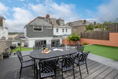 Padstow seaside cottage sleeps 10