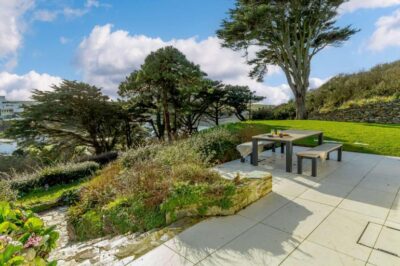 Mawgan Porth pet friendly cottage sleeps 8