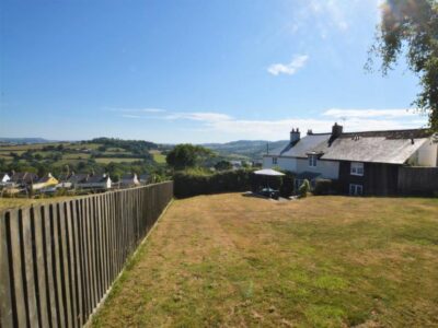 Charmouth coastal retreat sleeps 4