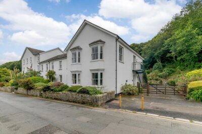 Porthcurno budget apartment for four