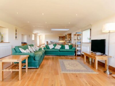 Lamorna dog friendly cottage sleeps 7