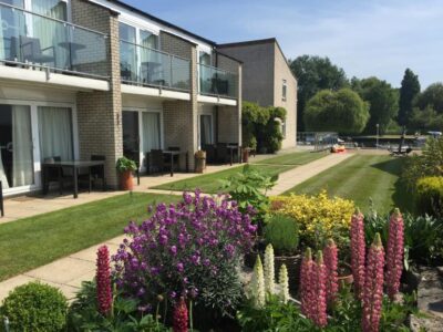 Christchurch waterside hideaway sleeps 6