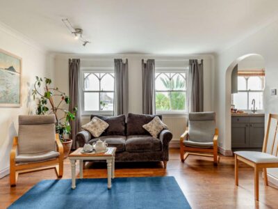 Marazion seaside apartment sleeps 4