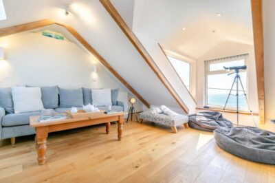 Porthleven oceanside cottage sleeps 4