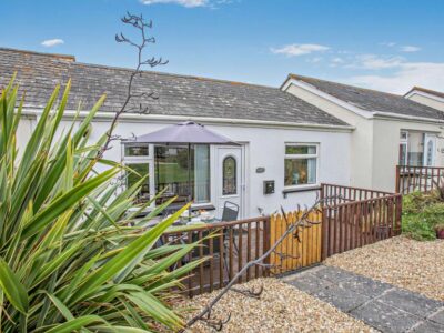 Mullion Cove bungalow sleeps 4