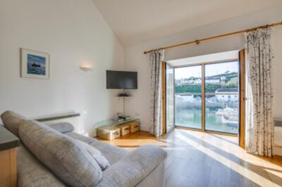 Porthleven quayside apartment sleeps 4