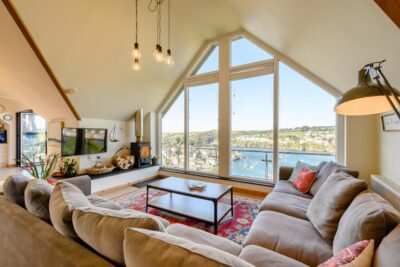 Polruan estuary side cottage sleeps 6