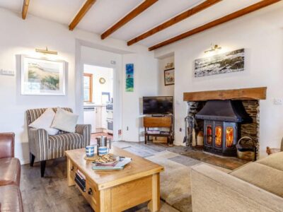 Polruan waterside cottage sleeps 8