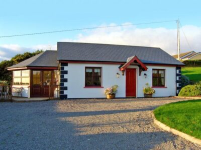 Glengariff dog friendly coastal cottage