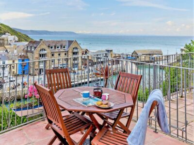 West Looe sea view apartment sleeps 4