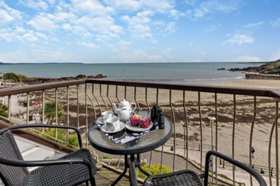 East Looe beachfront apartment sleeps 5