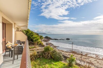 Looe beachfront duplex sleeps 4