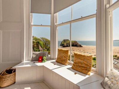 Tenby beach apartment with sea views