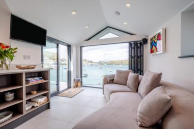 Polruan waters edge cottage sleeps 4